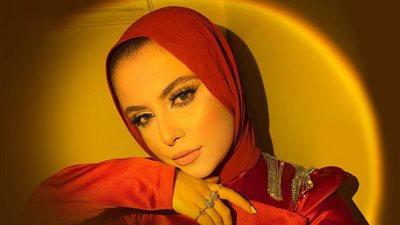 تعرفي على أجمل إطلالات لفات الحجاب باللون الأحمر