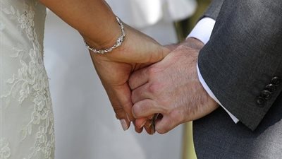 ما حكم عمل زفة لإثبات عذرية العروسة؟ «الإفتاء» تجيب