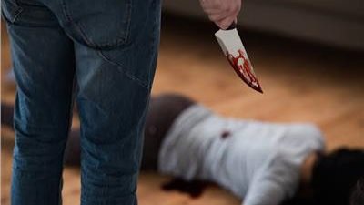 ذهبت لزيارة والدها فاستدرجها زوجها بمكالمة تليفونية وطعنها أمام المارة  