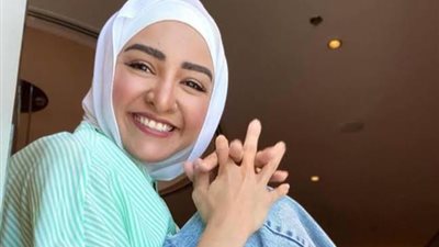 هلا رشدي تتجاهل الهجوم عليها وتعلن موعد حفلتها في ساقية الصاوي 