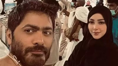 «بينهم تامر حسني وزوجته» نجوم استقبلوا العام الجديد أمام الكعبة