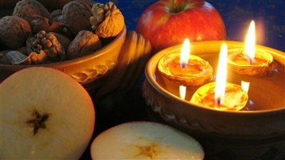 «قطع التفاح» كيف يتنبأ التشيكيون بمستقبلهم  في العام الجديد؟