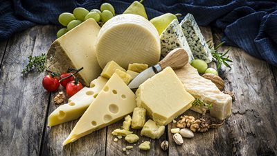 خرافات منتشرة حول تناول الجبنة وأضرارها «انسيها»