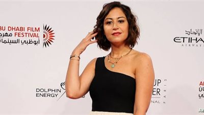 «بحضور 10 محامين» الحكم بحبس منة شلبي وتغريمها 