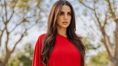 «نشرة هير فاشون» ياسمين الخطيب بالجريء ودرة بالأحمر وأنغام بالستان