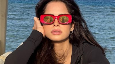 «نشرة هير فاشون» أنغام بالجمبسوت وآمال ماهر بإطلالة رياضية وندى موسى بالكاجوال