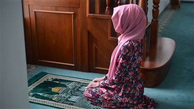 تفسير حلم الخطأ في الصلاة للمتزوجة والعزباء لابن سيرين