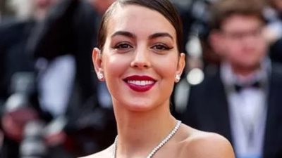 أناقتك في الشتاء على طريقة الجميلة جورجينا صديقة رونالدو