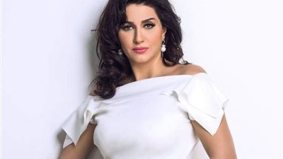 متابعو «إنستجرام» يفتحون النار على وفاء عامر 