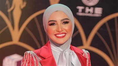 شاهدي| هلا رشدي تُثير الجدل بفيديو جديد من المسجد النبوي