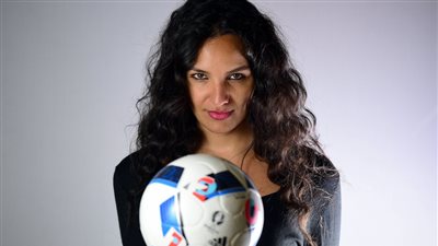 سونيا سويد تتعرض للتحرش من رئيس اتحاد الكرة الفرنسي