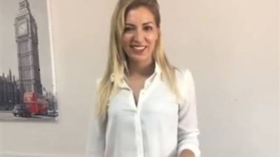 مُدرسة تركية تثير ضجة بملابسها المثيرة (صور وفيديو)