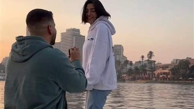  على طريقة الـ proposal» المصور حسام أنتيكا يتقدم لخطبة صديقته يارا بهنساوي