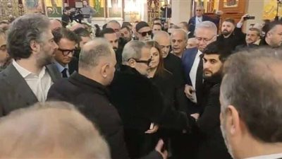 «انهيار شقيقه وبكاء نيشان» مشاهد مأساوية من جنازة الراحل وديع وسوف