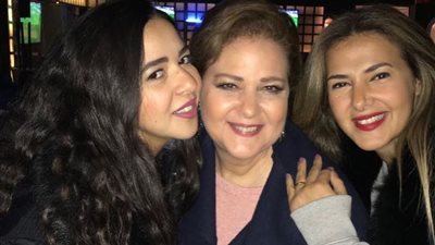 نشرة السوشيال| إليسا تخضع لعملية جراحية ودنيا سمير غانم تُبكي الجمهور