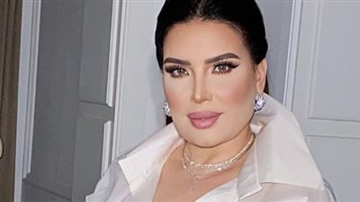 «نشرة هير فاشون»  عبير صبري بالأبيض ومنة فضالي بالكاجوال وميرنا جميل بالجريء