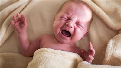 «احذري» أطعمة ومشروبات تسبب المغص عند طفلك الرضيع