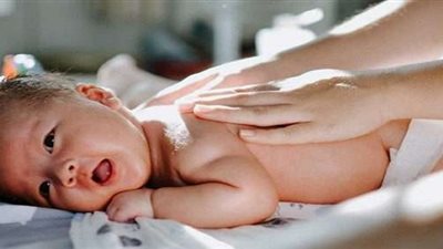 هل الرضاعة الطبيعية تسبب المغص لطفلك؟