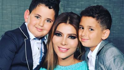 «منهن أصالة وجومانا مراد» فنانات أنجبن بعد سن الأربعين