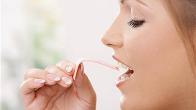 تحذير من حلم توزيع اللبان في المنام للمطلقة والمتزوجة