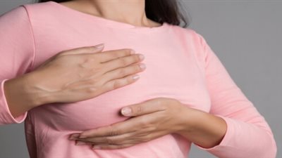 علامات تدل على الإصابة بسرطان الثدي أثناء الرضاعة