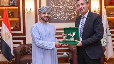 رئيس البريد المصري يستقبل نائب رئيس البريد العُماني لبحث التعاون المشترك