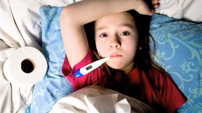 مع سقوط الأمطار| نصائح ذهبية للوقاية من نزلات البرد عند الأطفال