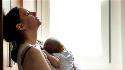 أسباب وأعراض اكتئاب ما بعد الولادة «اذهبي للطبيب في هذه الحالة»