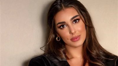 «بفستان صيفي» ياسمين صبري تحتفل بعيد ميلادها