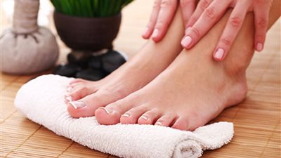 نصائح ذهبية من «الصحة» لحماية أقدامك في الشتاء (انفوجراف)