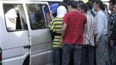 التحقيق مع شاب تحرش بطالبة داخل ميكروباص في الرماية «لامس جسمها»