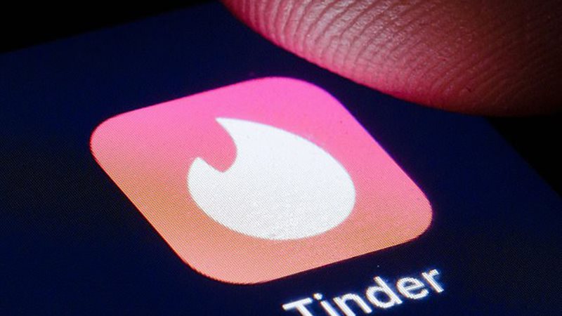 تطبيق Tinder