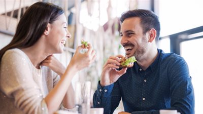 «أطعمة تسبب انعدام الرغبة الجنسية» لا تتناوليها قبل العلاقة الحميمية