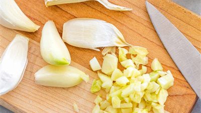 «بينها مشروب سحري» فوائد الثوم مذهلة لتخسيس الكرش