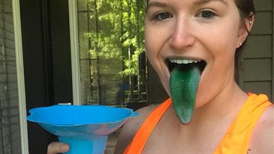 «أم لسان طويل» أدريان تستعد لدخول «جينيس» للأرقام القياسية