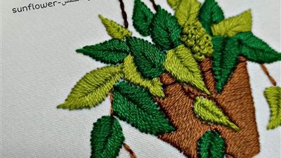 «آية محمد» موهبة في تقديم الهدايا المطرزة من صنع يديها (صور)