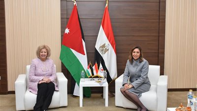 هيفاء نجار تنال مجموعة صلاح جاهين الكاملة وموسوعة «مصر القديمة»