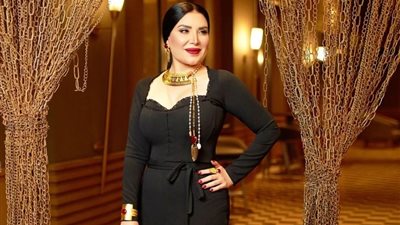 «نشرة هير فاشون» | عبير صبري بالأسود وبلقيس بالكلاسيكي ومي حلمي بالكاجوال