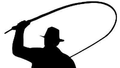 «الملائكة» تجلد النساء بسبب ارتدائهن الملابس القصيرة