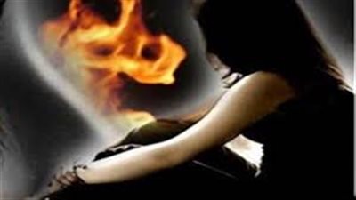 سيدة تبكي بدموع الحسرة: طليقي دمر حياتي وحرمني رؤية طفلي