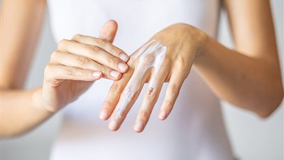 ماذا تفعلين إذا تعرضت للسعة أو حرق في المنزل؟