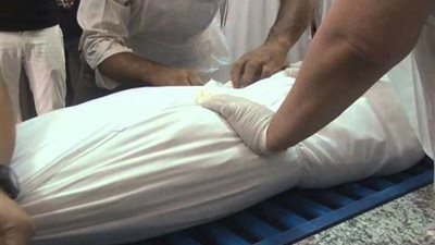 زوجة: «رأيت نفسي ميتة ويتم تغسيلي وتكفيني فما تفسير الحلم؟»