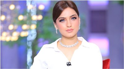 شاهدي| موقف طريف لياسمين عز بسبب «صلعة حجاج» (فيديو)