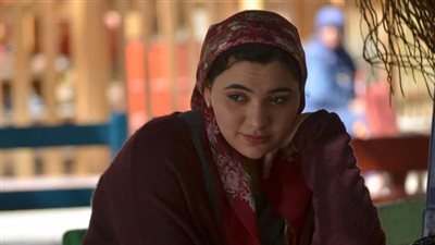 الشاعرة حنين طارق تكشف لـ«هير نيوز» كواليس «أمشي بعقارب الساعة»