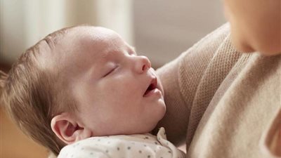 «أبرزها الارتجاع والمغص» أمراض تصيب الأطفال حديثي الولادة 