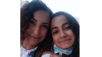 «هير نيوز» تنشر قصص ستات بـ100 ست| ميرا سليم نموذج للتضحية من أجل ابنة شقيقتها الراحلة