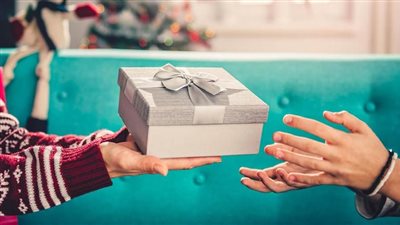 تفسير حلم هدية الميت للحي في المنام لابن سيرين