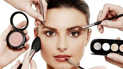 «منها أحمر الشفاه للخدين» تجنبي هذه الأخطاء عند وضع المكياج 