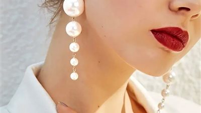 «الحلقان الطويلة» أقراط تضفي جمالا استثنائيا على إطلالتك بعيد الحب (صور)