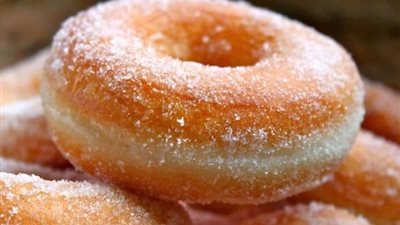 أسرع طريقة لعمل «الدونات» بسهولة